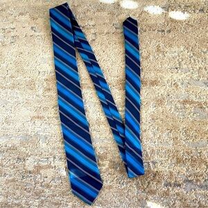 Calvin Klein Blue Striped 100% Silk Neck Tie Extreme Slim